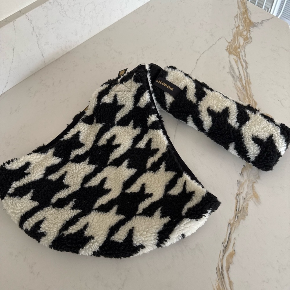 Houndstooth WILDRIDE toddler sling